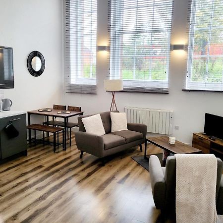 Apartamento Burkhardt Hall- Parking Included- Sleeps 4 Swindon Exterior foto