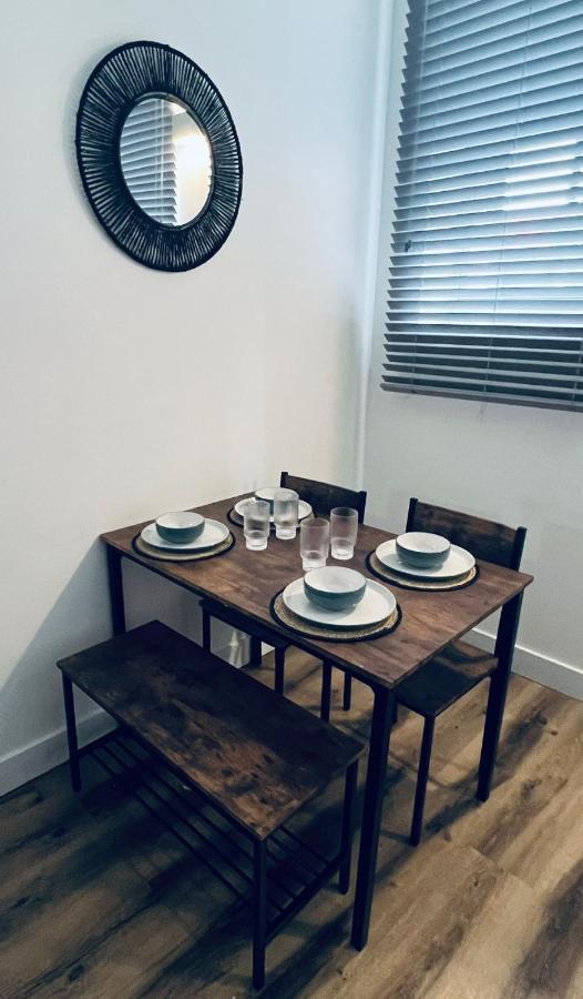 Apartamento Burkhardt Hall- Parking Included- Sleeps 4 Swindon Exterior foto