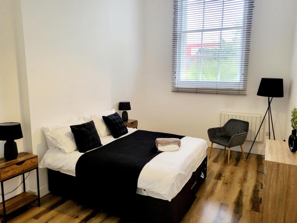 Apartamento Burkhardt Hall- Parking Included- Sleeps 4 Swindon Exterior foto