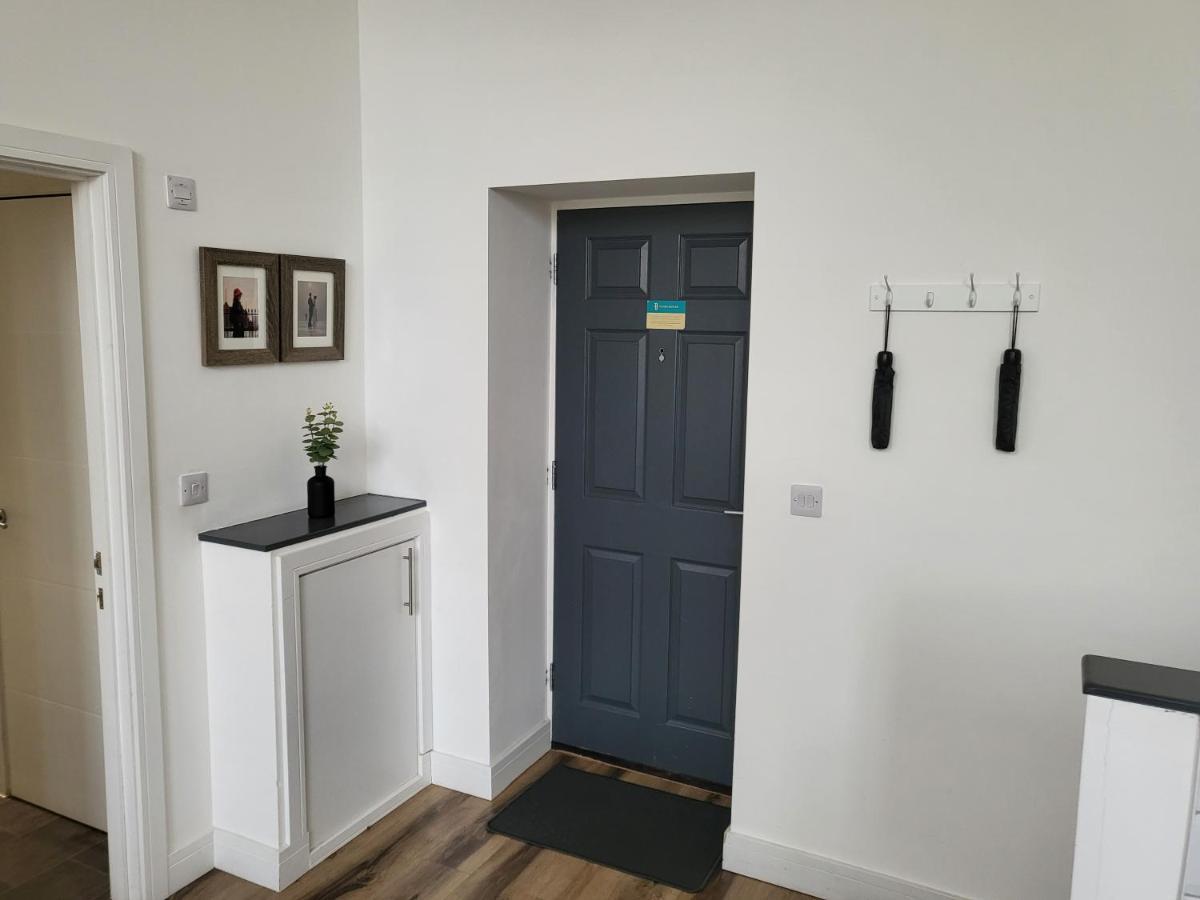 Apartamento Burkhardt Hall- Parking Included- Sleeps 4 Swindon Exterior foto