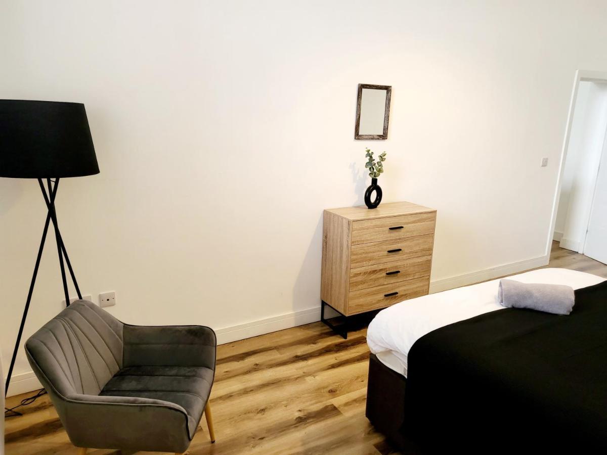 Apartamento Burkhardt Hall- Parking Included- Sleeps 4 Swindon Exterior foto