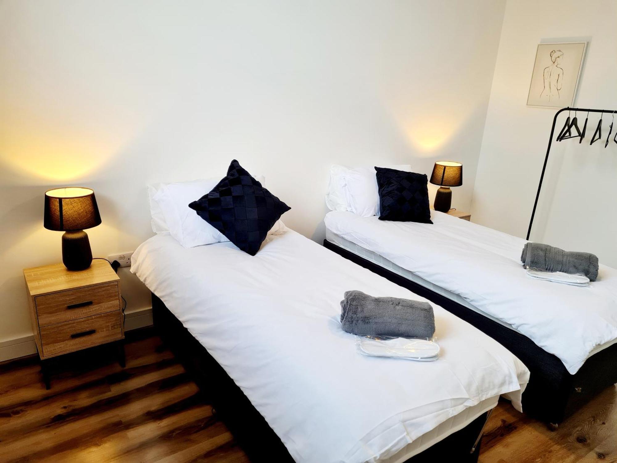 Apartamento Burkhardt Hall- Parking Included- Sleeps 4 Swindon Exterior foto
