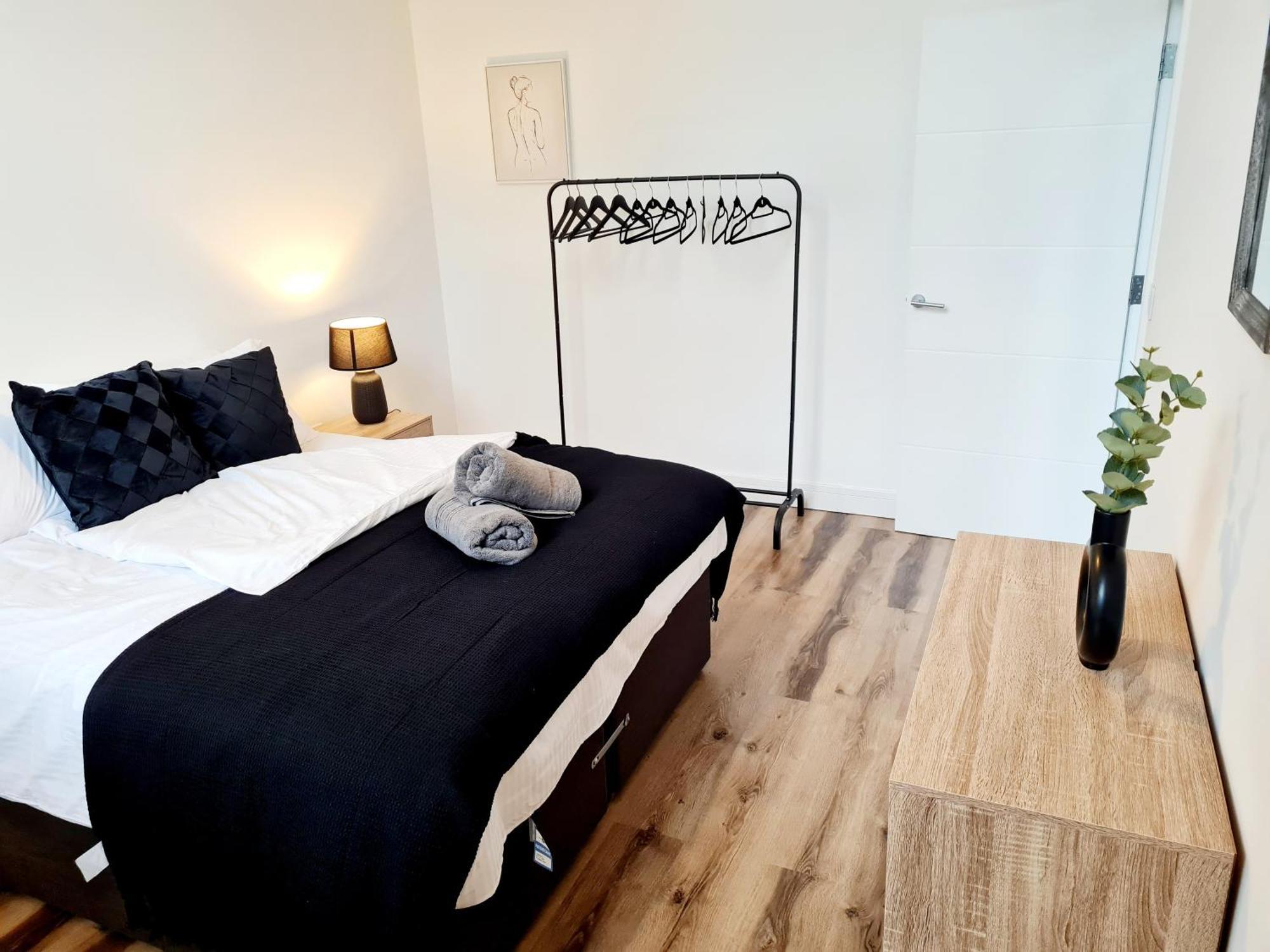 Apartamento Burkhardt Hall- Parking Included- Sleeps 4 Swindon Exterior foto