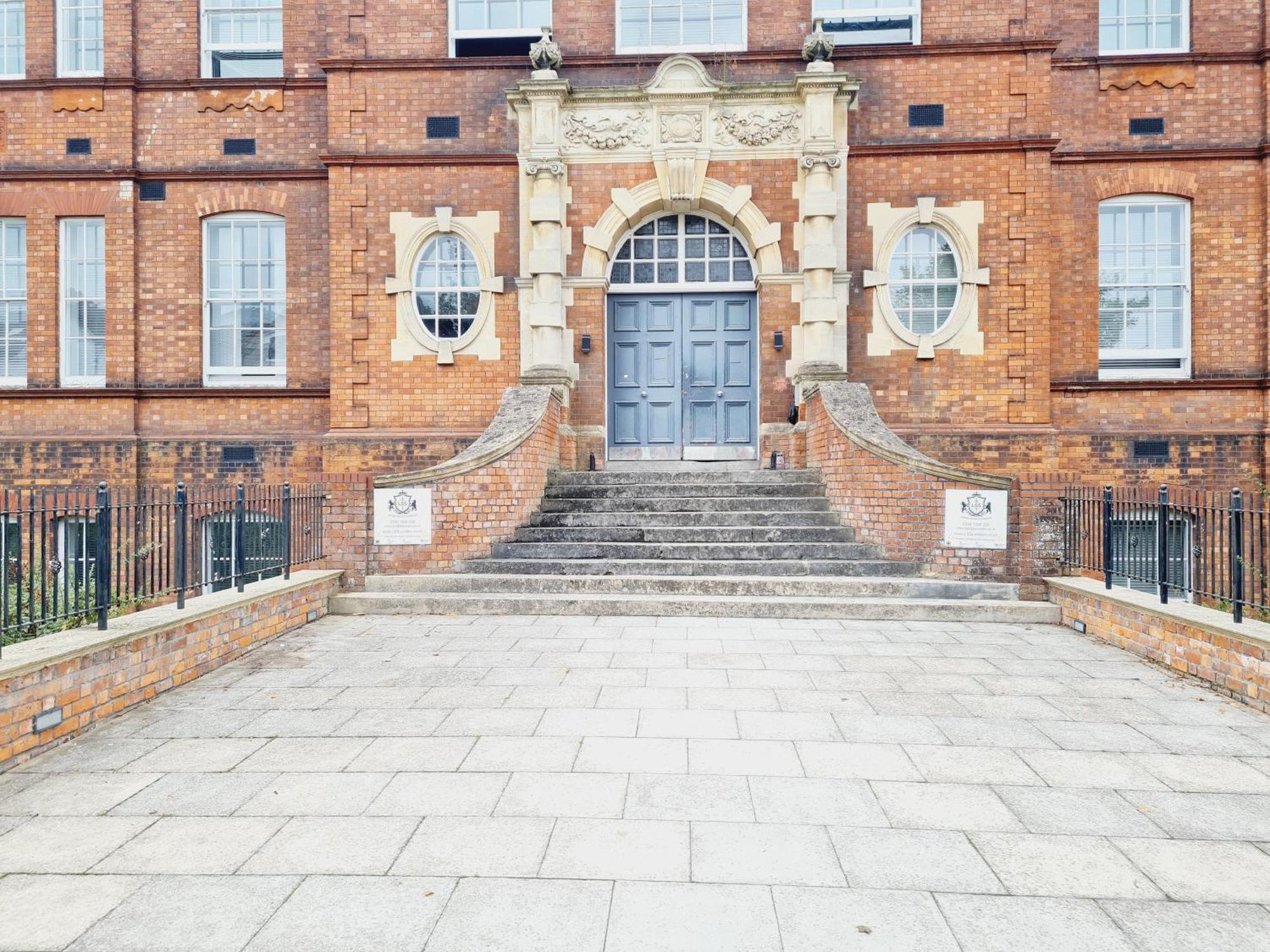 Apartamento Burkhardt Hall- Parking Included- Sleeps 4 Swindon Exterior foto